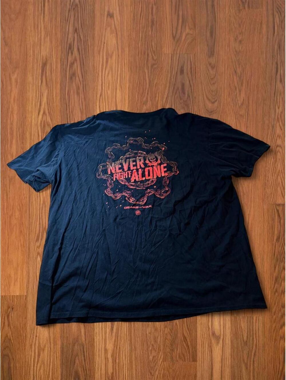 Gears of War Never Fight Alone T Shirt Mens Medium Black Red Graphic Tee Xbox